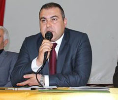 BAKAN ERENER, HALK LE KUCAKLATI